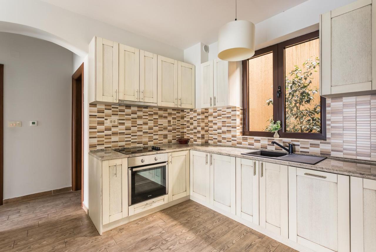Keystone Apartments Donji Morinj Ngoại thất bức ảnh